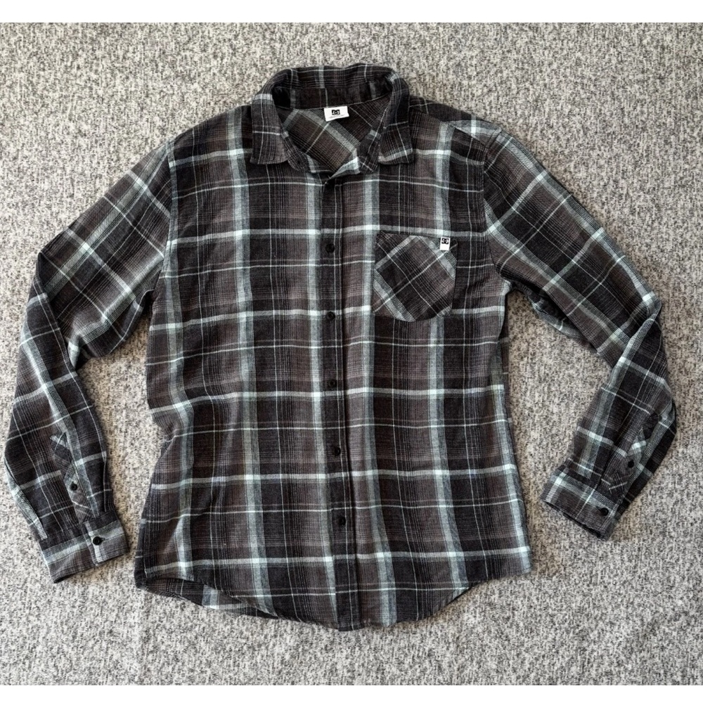 Men’s DC Gray And Blue Plaid Flannel Long Sleeve Button Front Shirt
